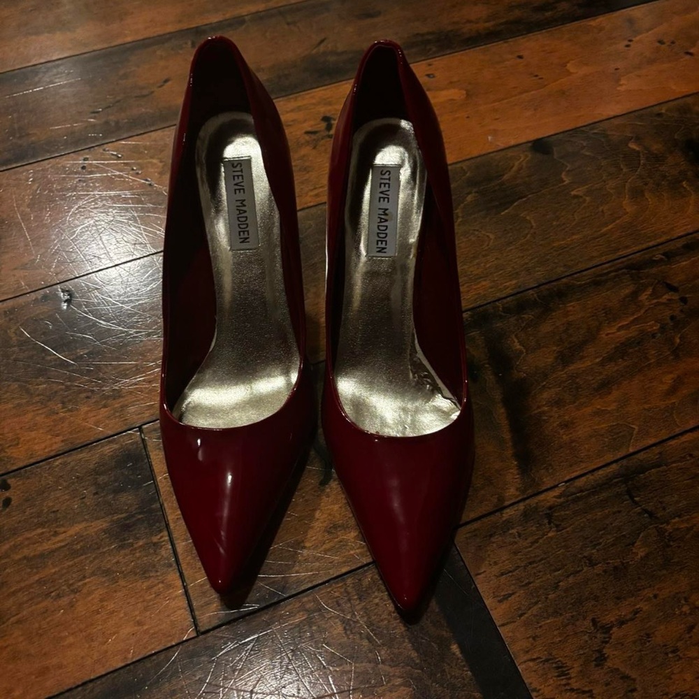 Steve Madden Burgundy Heels/Pumps